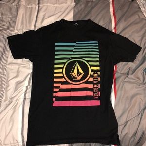Men’s medium volcom t-shirt